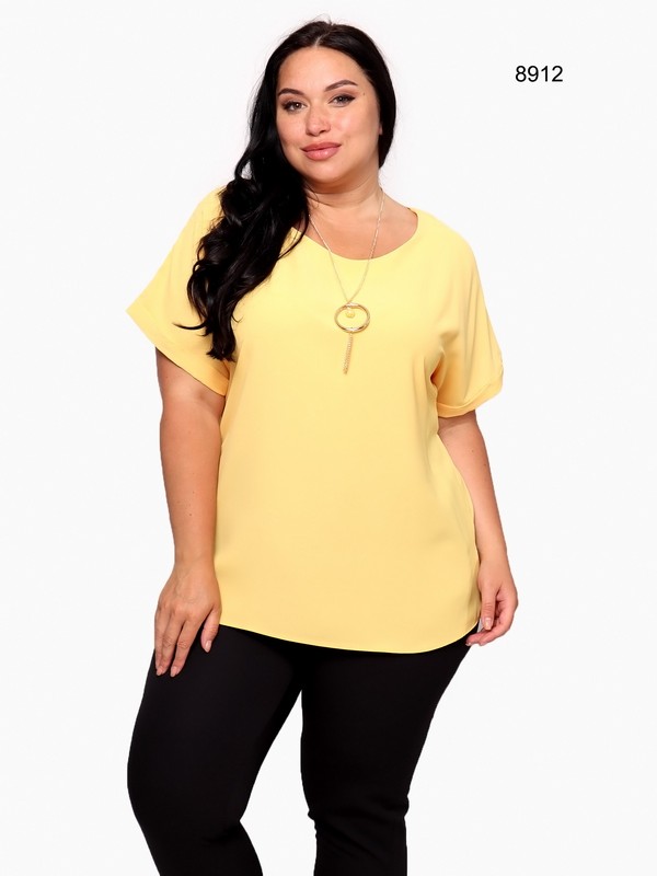 Желтая блуза с бижутерией батал 