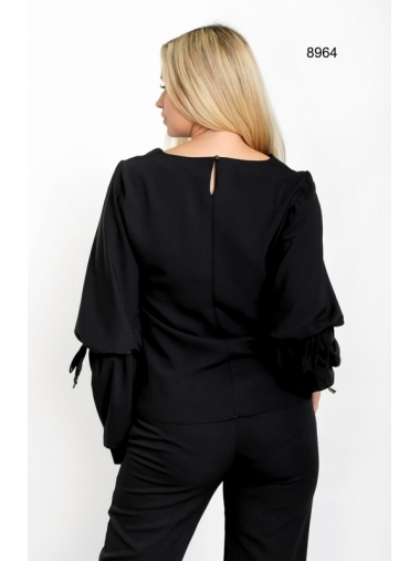 Черная блуза с объемными рукавами 