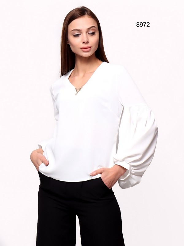 Блуза белая с объемными рукавами 