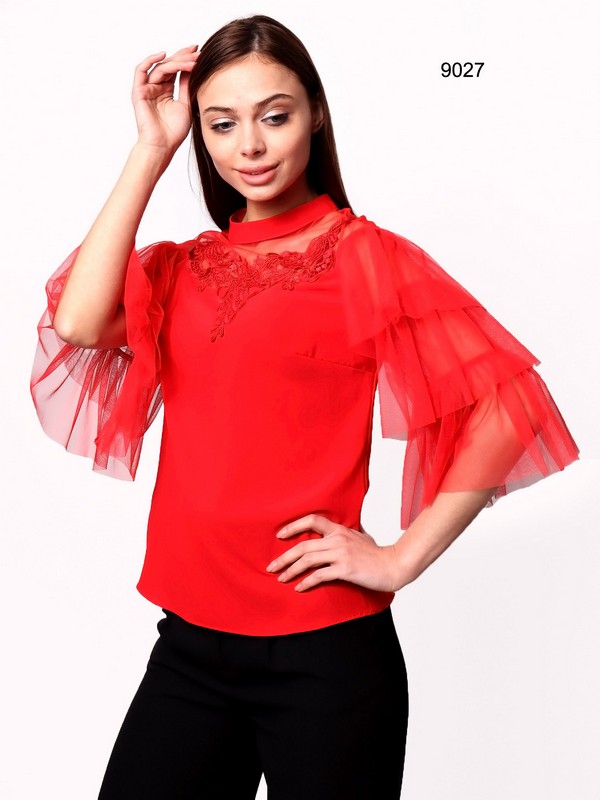 Блуза с фатиновыми рукавами красная 
