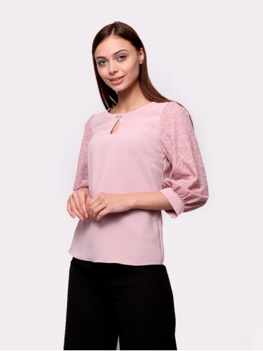 Блуза пудрового цвета с рукавами три четверти 