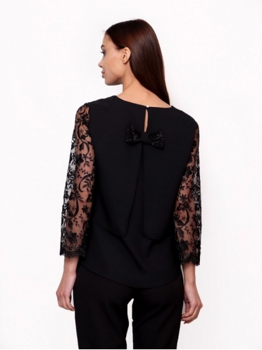 Черная блуза с кружевными рукавами 
