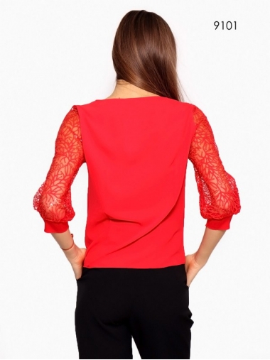 Блуза красного цвета рукава три четверти