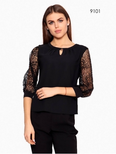 Блуза черного цвета рукава три четверти