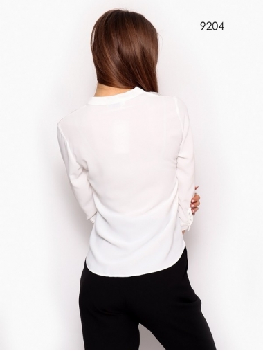 Блуза белого цвета с кружевными вставками