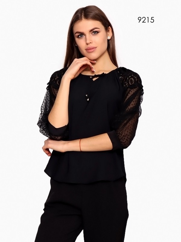 Черная блуза с элементами кружева батал