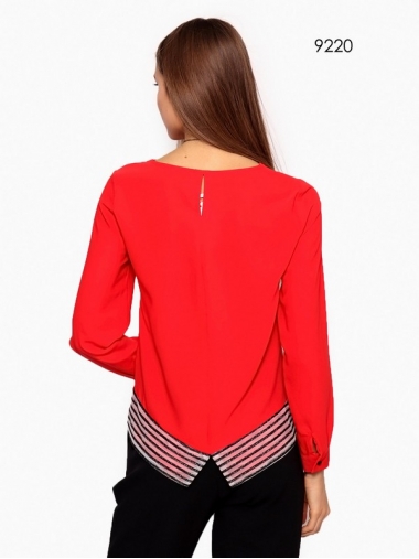 Красная блуза с декором полу-батал