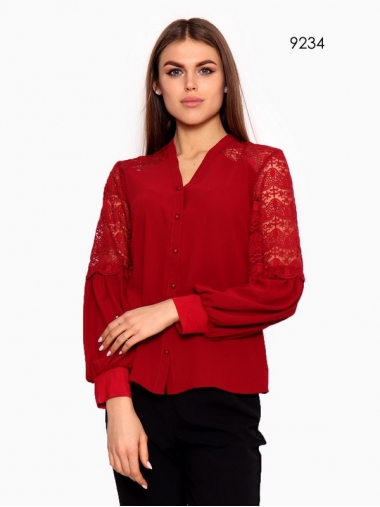 Блуза бордового цвета с кружевными вставками
