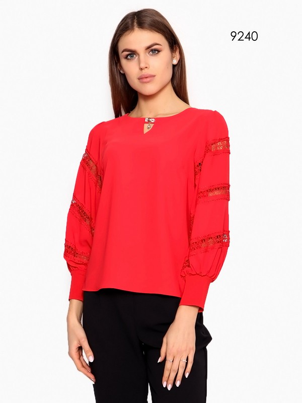 Красная блуза с объемными рукавами
