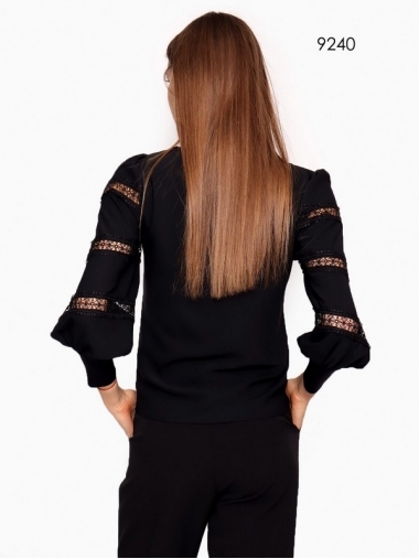 Черная блуза с объемными рукавами