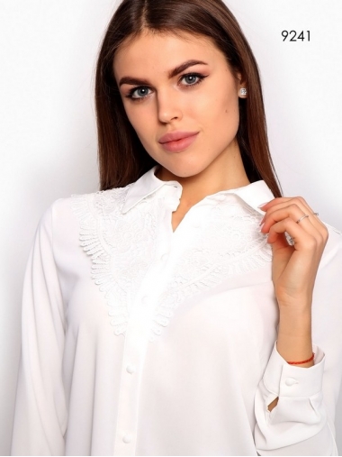 Блуза белого цвета с кружевом
