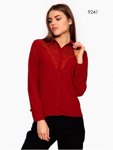 Блуза бордового цвета с кружевом