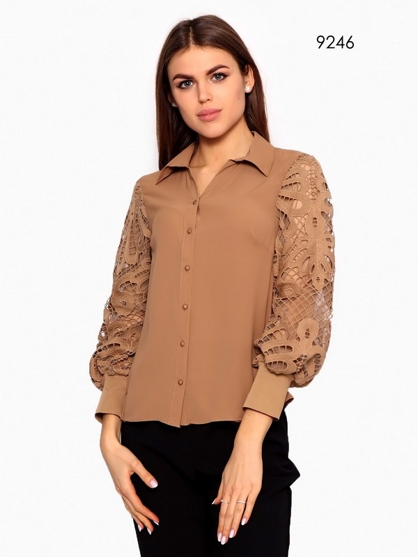 Блуза бежевого цвета с кружевными рукавами