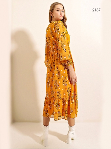Шифоновое платье желтого цвета в цветочный принт