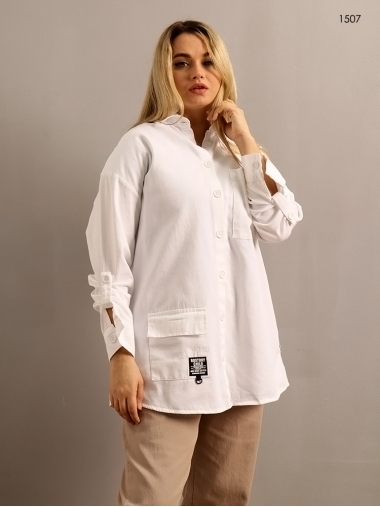 Женская котоновая рубашка белую цвета