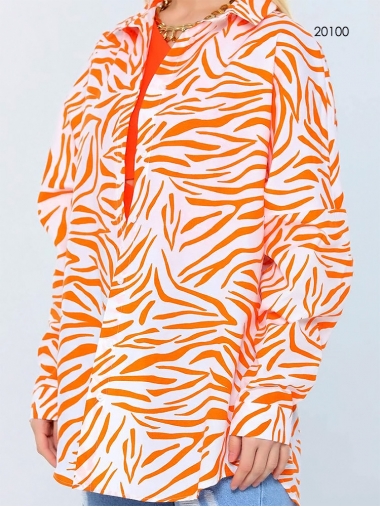 Стильная рубашка oversize в оранжевый анималистический принт