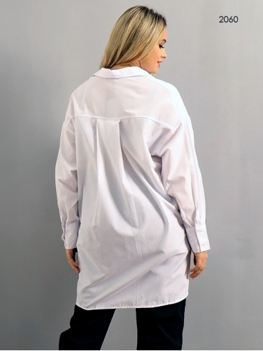 Стильная удлиненная рубашка oversize белого цвета