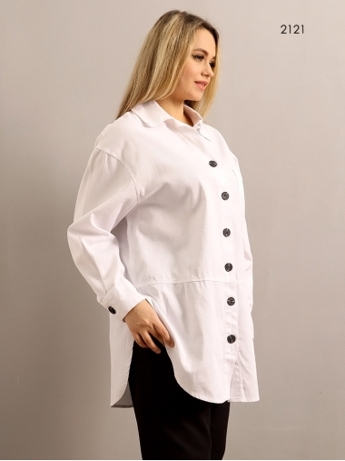 Удлиненная рубашка белого цвета 