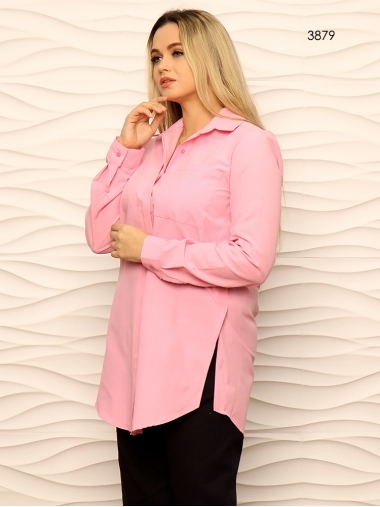 Удлиненная стильная рубашка розового цвета 