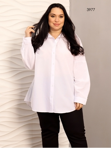 Стильная рубашка oversize белого цвета батал