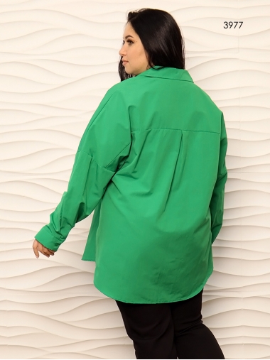 Стильная рубашка oversize зеленого цвета батал