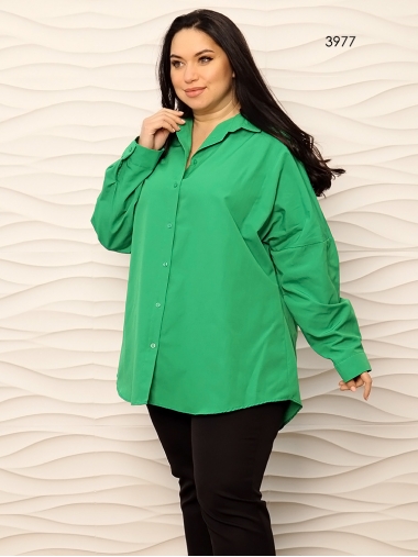 Стильная рубашка oversize зеленого цвета батал