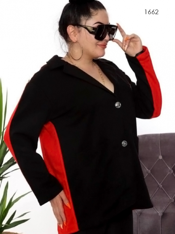 Пиджак черного цвета с красными вставками