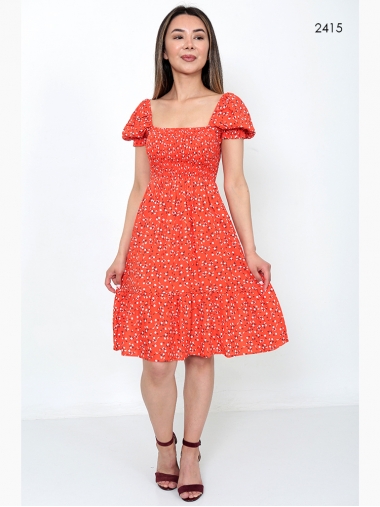 Красное платье в цветочный принт